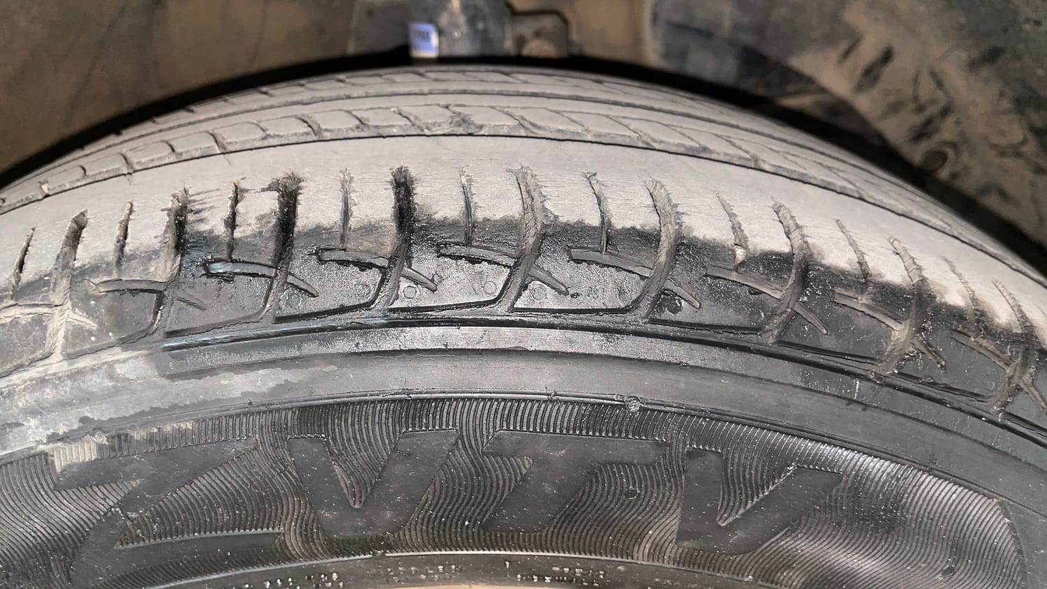 Used 2017 Maruti Suzuki Baleno Delta 1.2 Petrol Manual tyres RIGHT FRONT TYRE TREAD VIEW