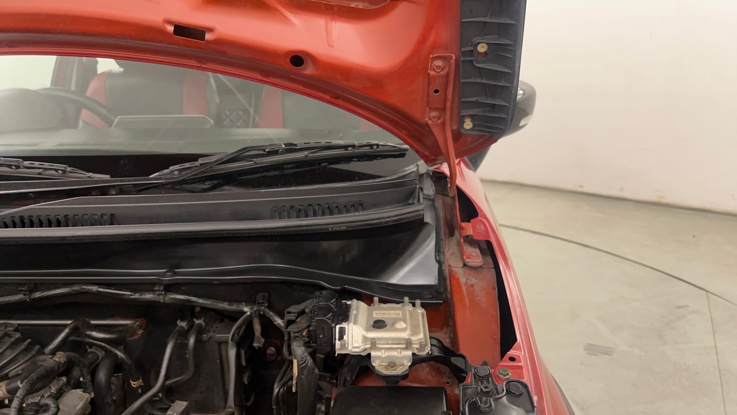 Used 2017 Maruti Suzuki Ignis Alpha MT Petrol Dual Tone Petrol Manual engine ENGINE LEFT SIDE HINGE & APRON VIEW