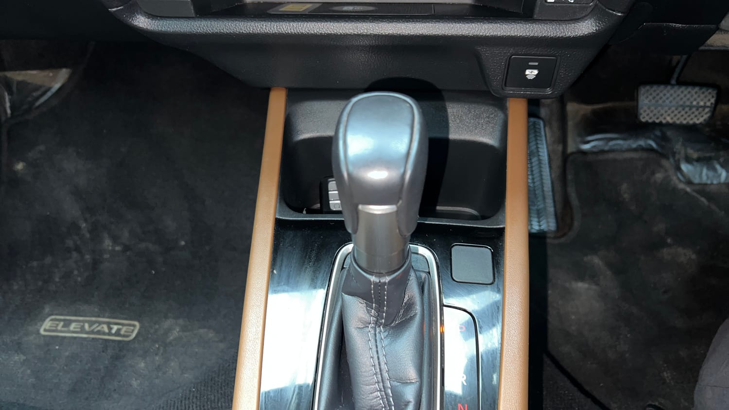 Used 2024 Honda Elevate ZX CVT Petrol Automatic interior GEAR  KNOB VIEW