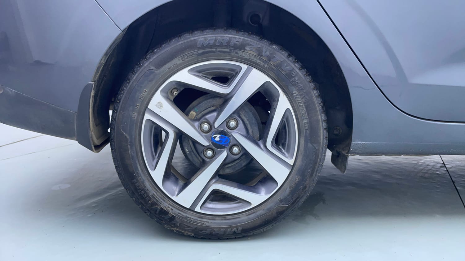 Used 2023 Hyundai Aura SX 1.2 CNG Cng Manual tyres RIGHT REAR TYRE RIM VIEW