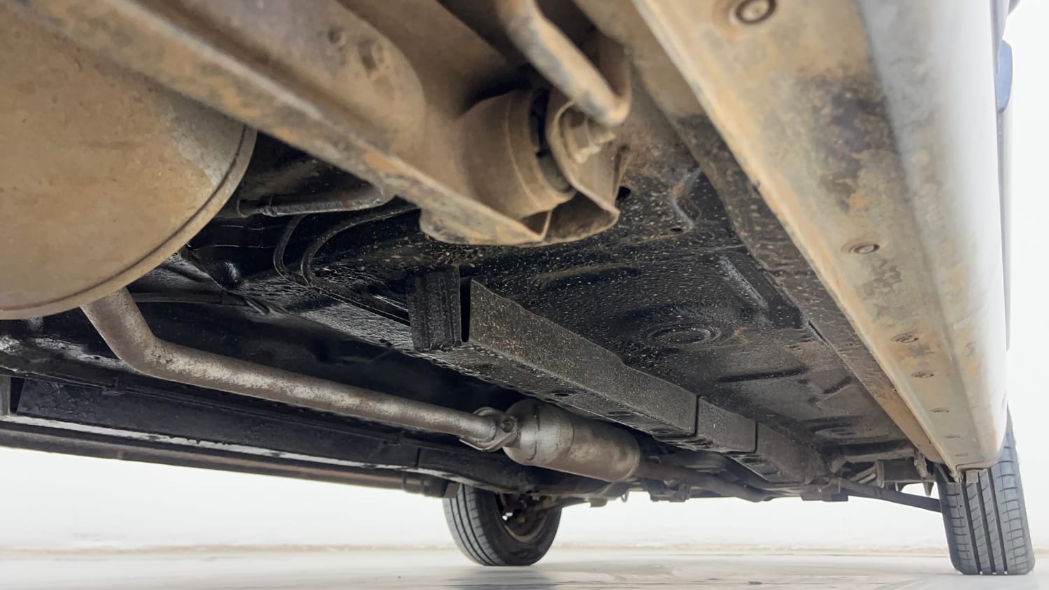 Used 2015 Maruti Suzuki Wagon R VXI Petrol Manual extra REAR RIGHT UNDERBODY VIEW