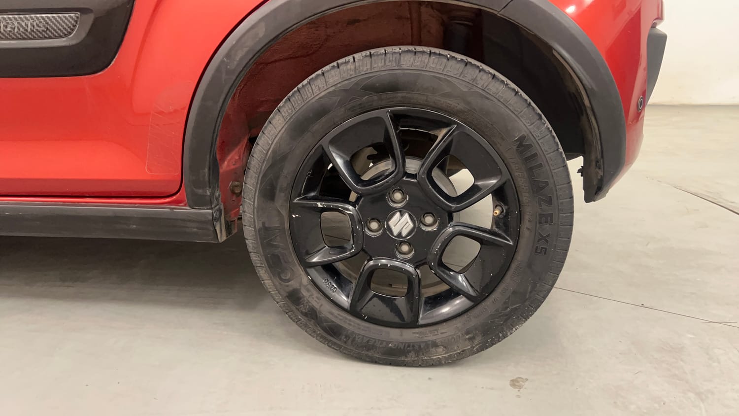 Used 2017 Maruti Suzuki Ignis Alpha MT Petrol Dual Tone Petrol Manual tyres LEFT REAR TYRE RIM VIEW