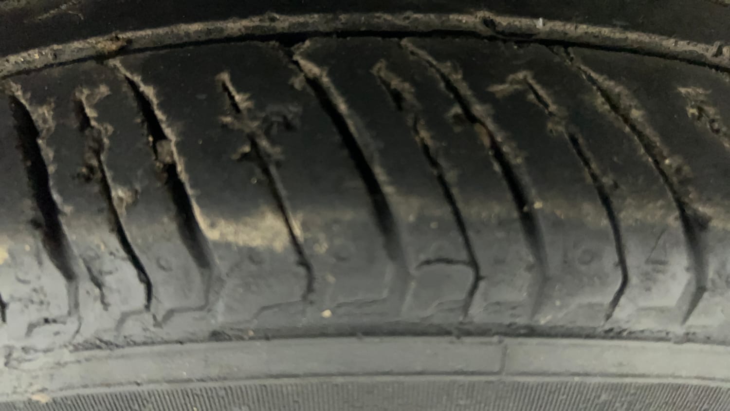 Used 2017 Volkswagen Polo GT TSI Petrol Automatic tyres LEFT FRONT TYRE TREAD VIEW