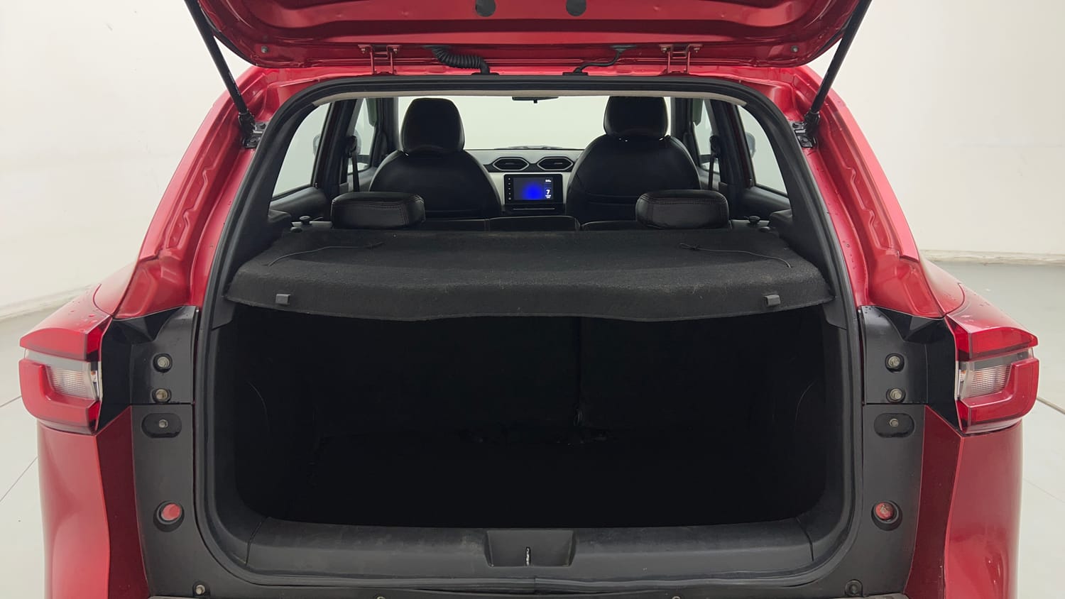 Used 2022 Nissan Magnite XV Turbo CVT Petrol Automatic interior DICKY INSIDE VIEW