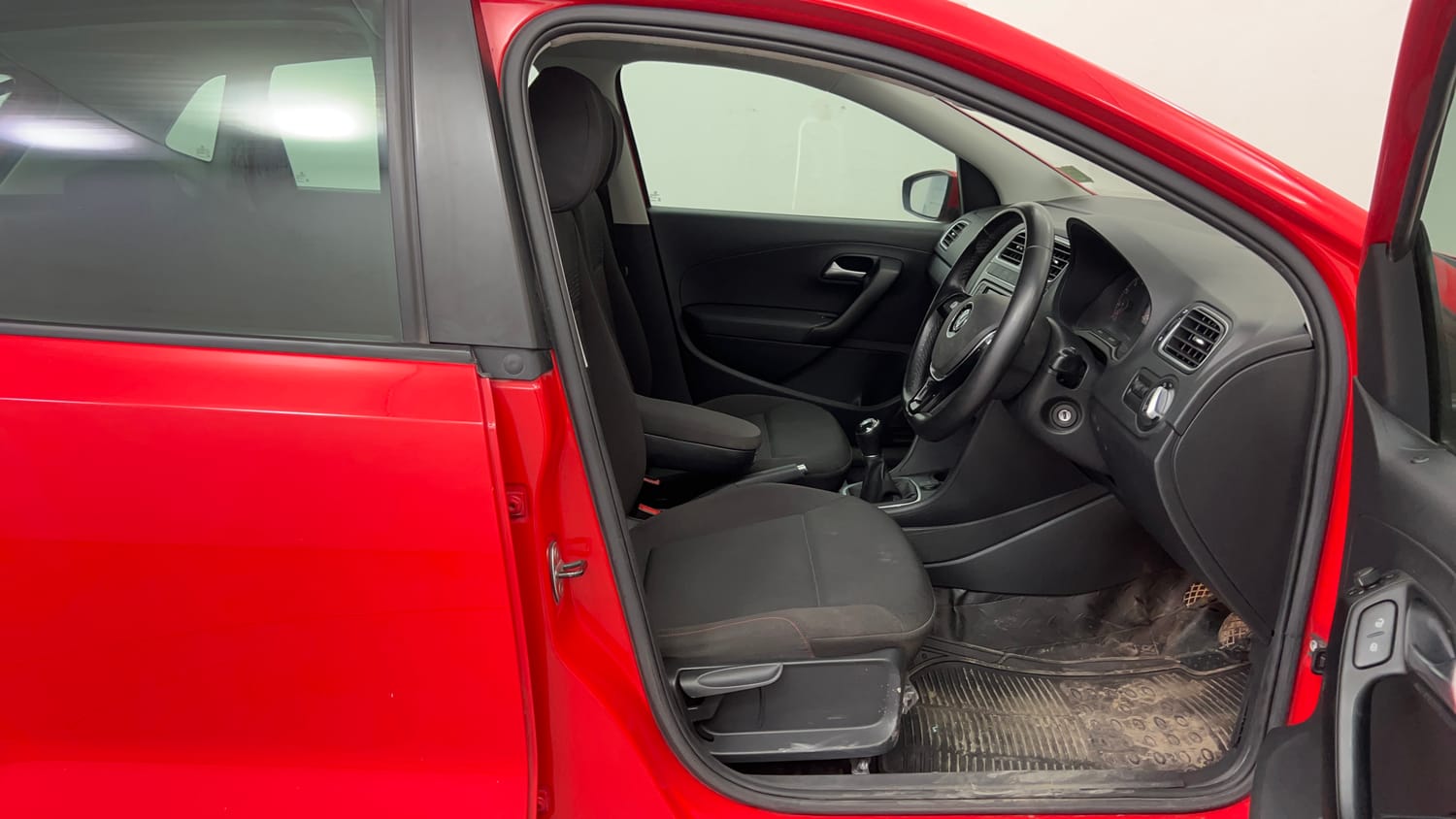 Used 2020 Volkswagen Polo Highline Plus 1.0L TSI Petrol Manual interior RIGHT SIDE FRONT DOOR CABIN VIEW