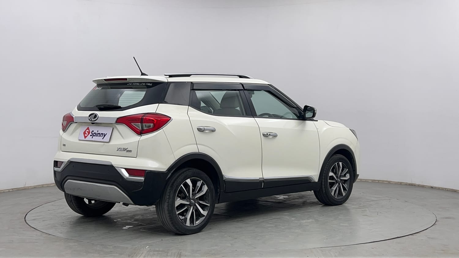 Used 2019 Mahindra XUV 300 1.5 W8 (O) Diesel Manual exterior RIGHT REAR CORNER VIEW