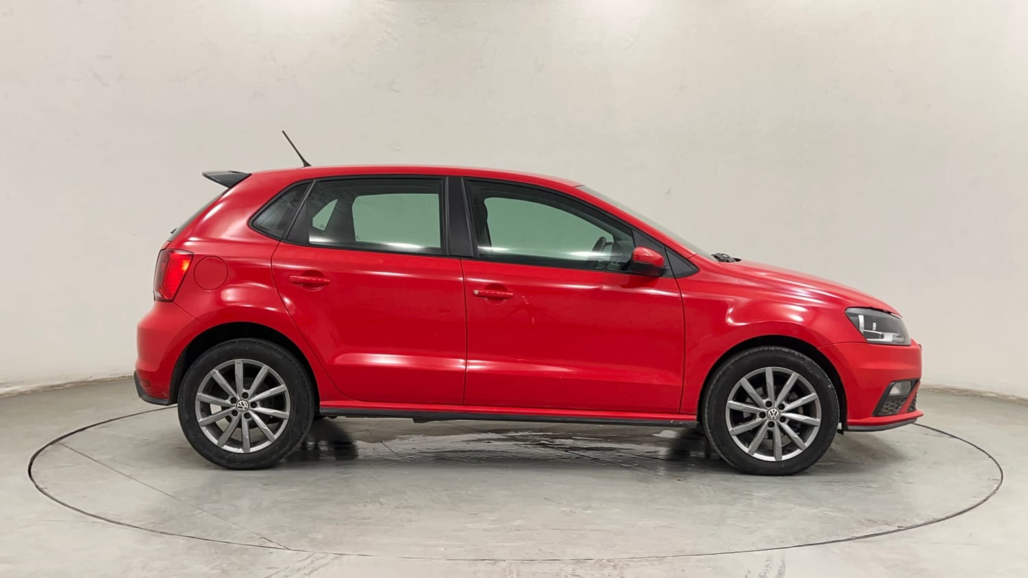 Used 2020 Volkswagen Polo Highline Plus 1.0L TSI Petrol Manual exterior RIGHT SIDE VIEW