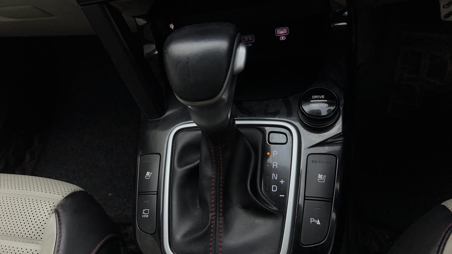 Used 2020 kia Seltos GTX Plus DCT 1.4 Petrol Automatic interior GEAR  KNOB VIEW
