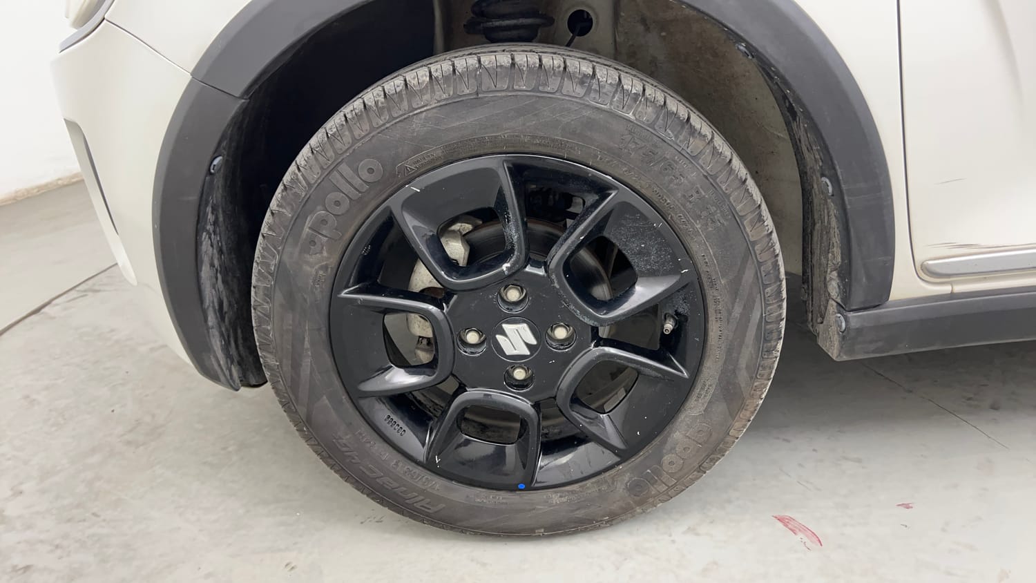 Used 2022 Maruti Suzuki Ignis Zeta 1.2 MT Petrol Manual tyres LEFT FRONT TYRE RIM VIEW