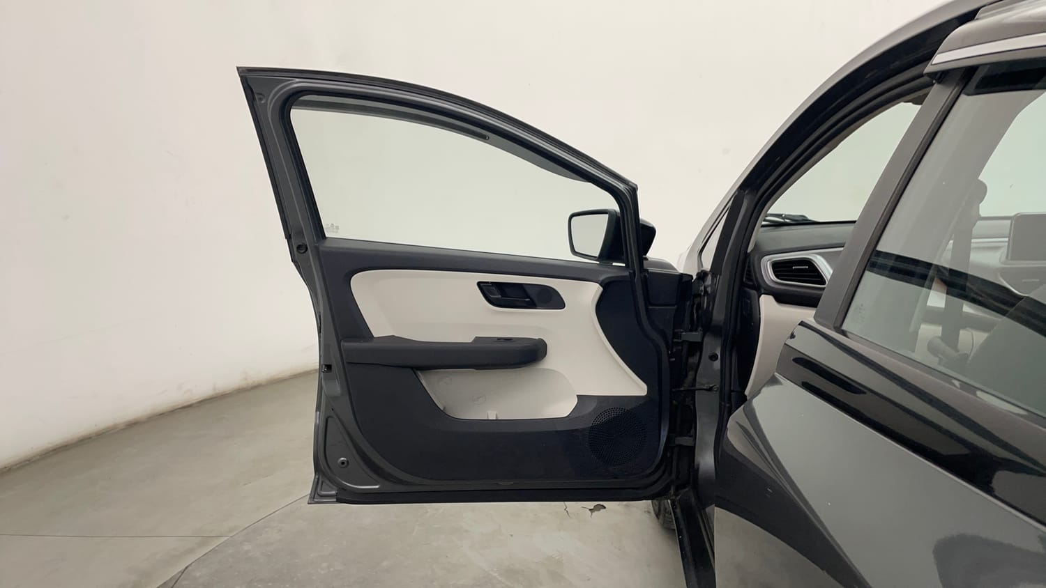 Used 2024 Tata Altroz XM Plus Petrol Petrol Manual interior LEFT FRONT DOOR OPEN VIEW