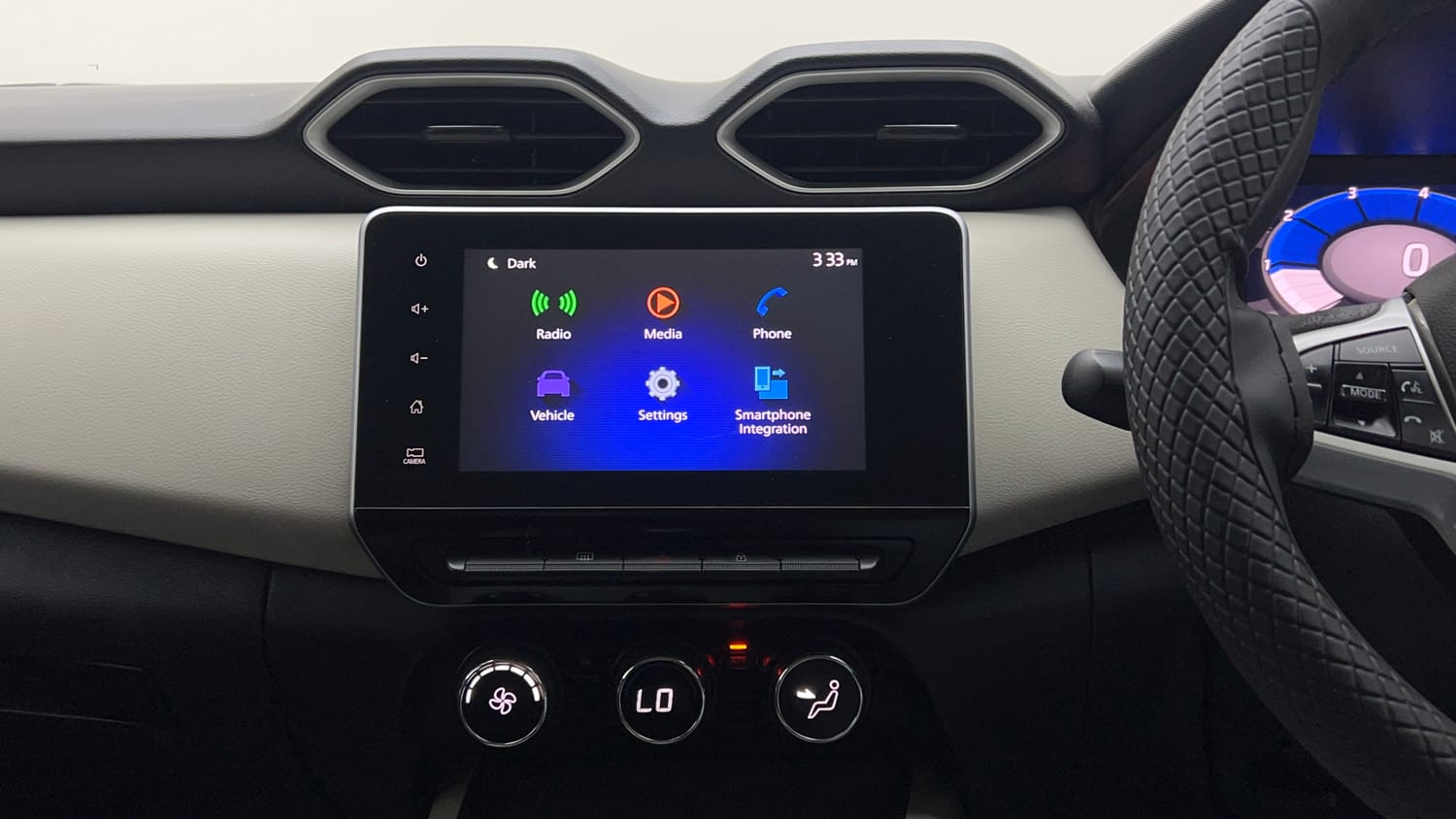 Used 2022 Nissan Magnite XV Turbo CVT Petrol Automatic interior MUSIC SYSTEM & AC CONTROL VIEW