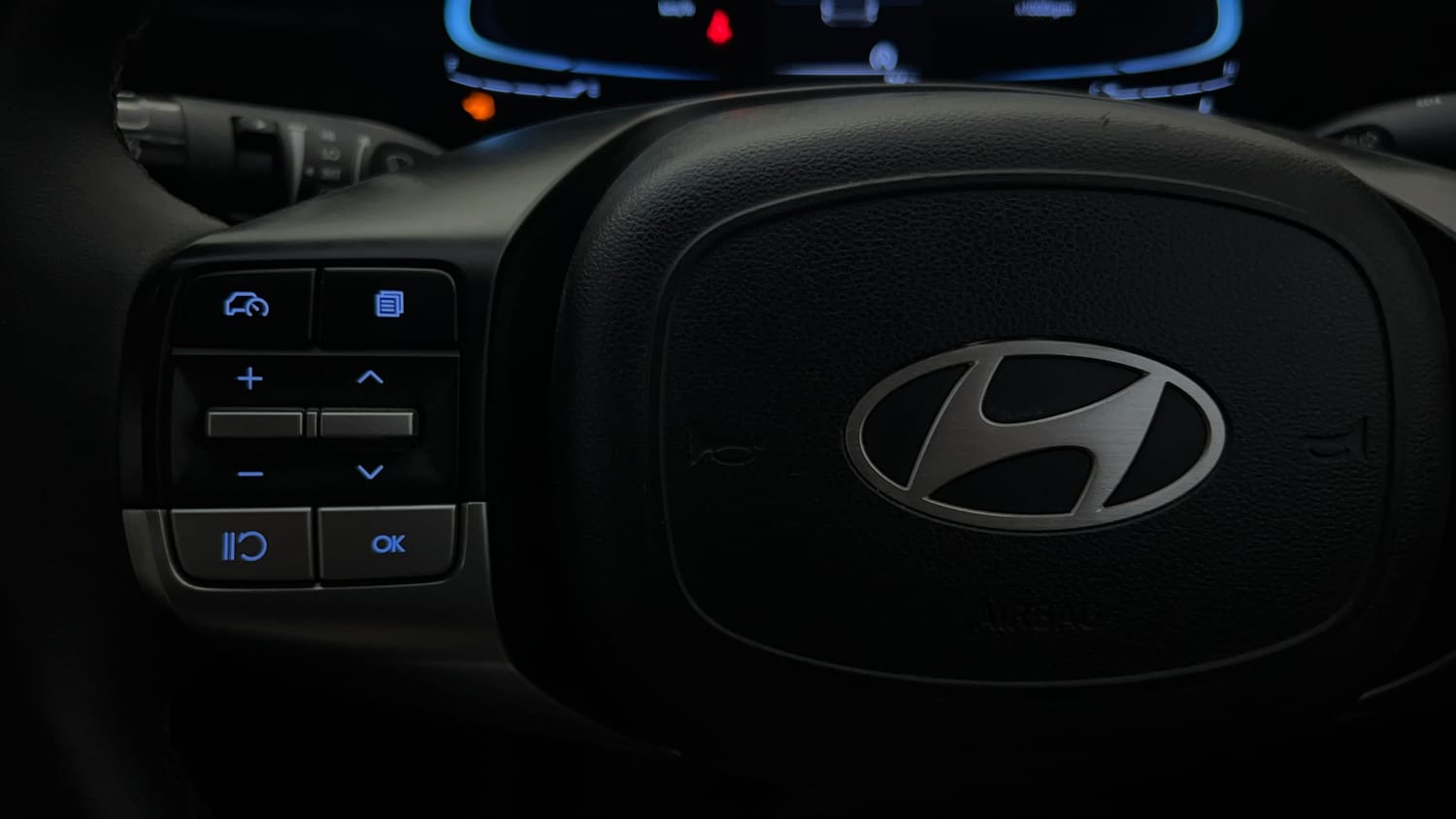 Used 2024 Hyundai Verna SX (O)1.5 Petrol MT Petrol Manual top_features Cruise control