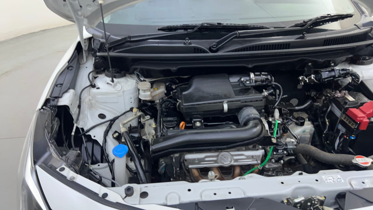 Used 2025 Toyota Glanza V AMT Petrol Automatic engine ENGINE RIGHT SIDE HINGE & APRON VIEW