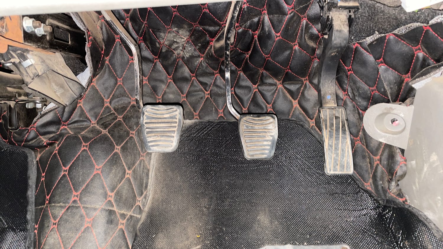 Used 2016 Mahindra KUV100 K4 6 STR Petrol Manual interior PEDALS VIEW