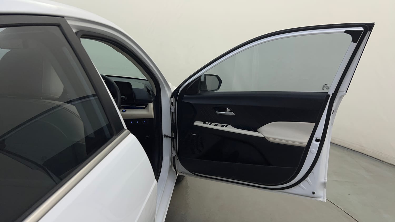 Used 2024 Hyundai Verna SX (O)1.5 Petrol MT Petrol Manual interior RIGHT FRONT DOOR OPEN VIEW