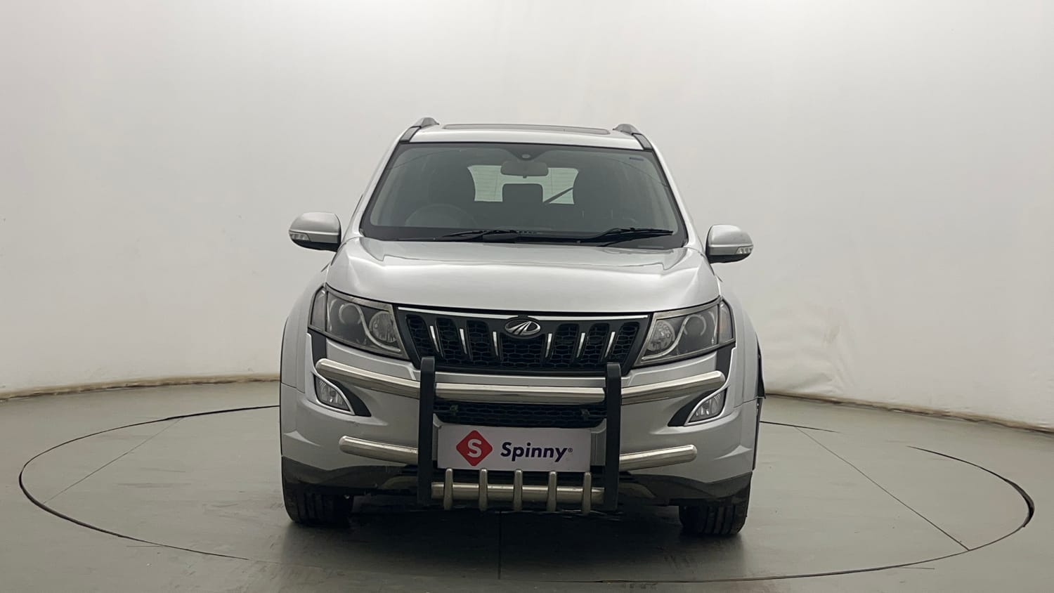 Used 2017 Mahindra XUV500 W10 AT Black Interiors Diesel Automatic exterior FRONT VIEW