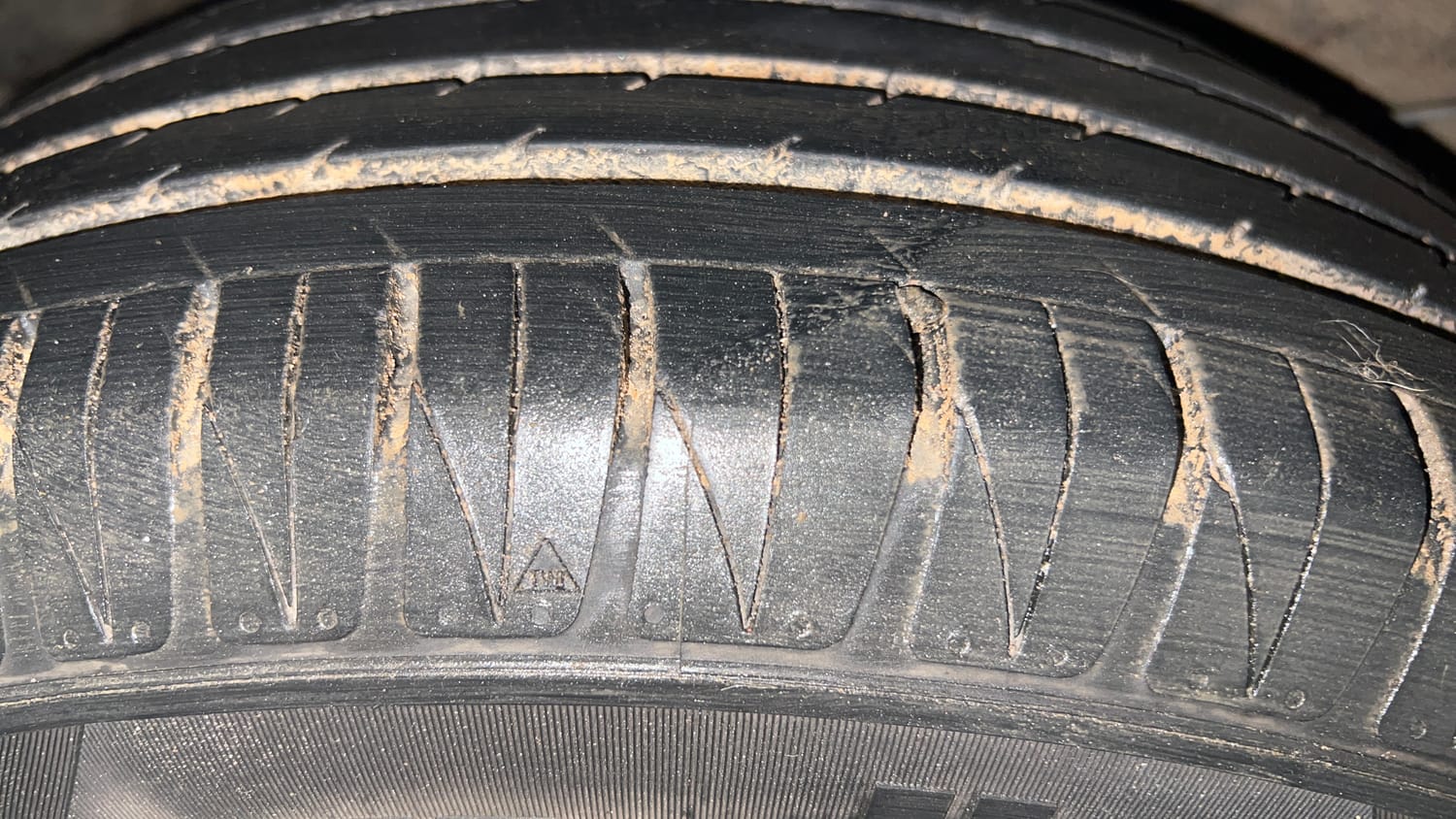 Used 2022 Kia Sonet HTX 1.5 Diesel Manual tyres RIGHT REAR TYRE TREAD VIEW