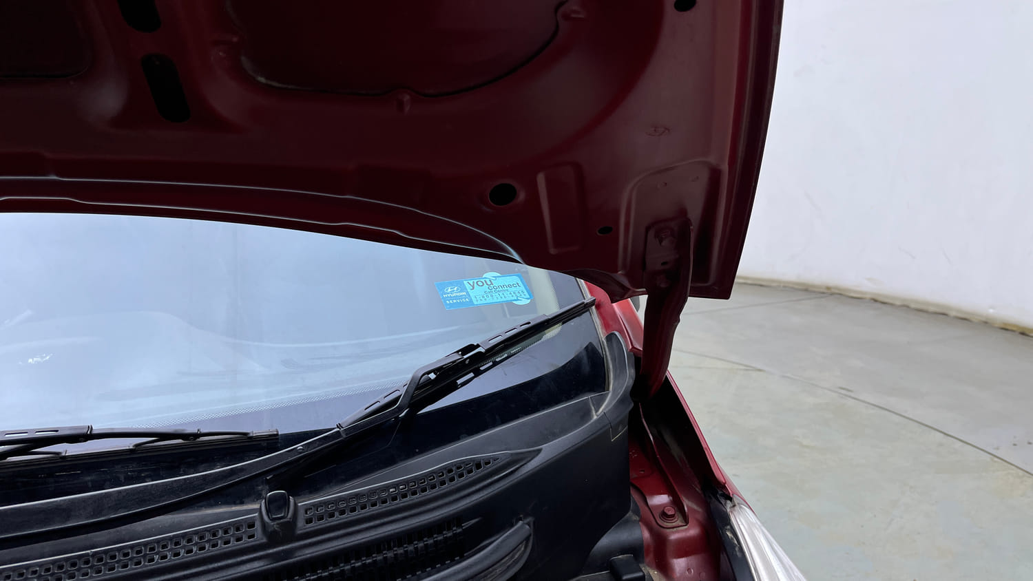 Used 2014 Hyundai Eon Magna Petrol Manual engine ENGINE LEFT SIDE HINGE & APRON VIEW