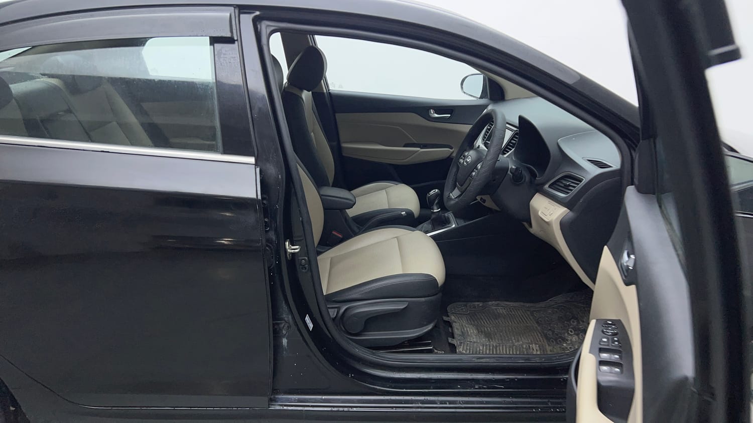 Used 2019 Hyundai Verna SX (O)1.6 VTVT Petrol Manual interior RIGHT SIDE FRONT DOOR CABIN VIEW