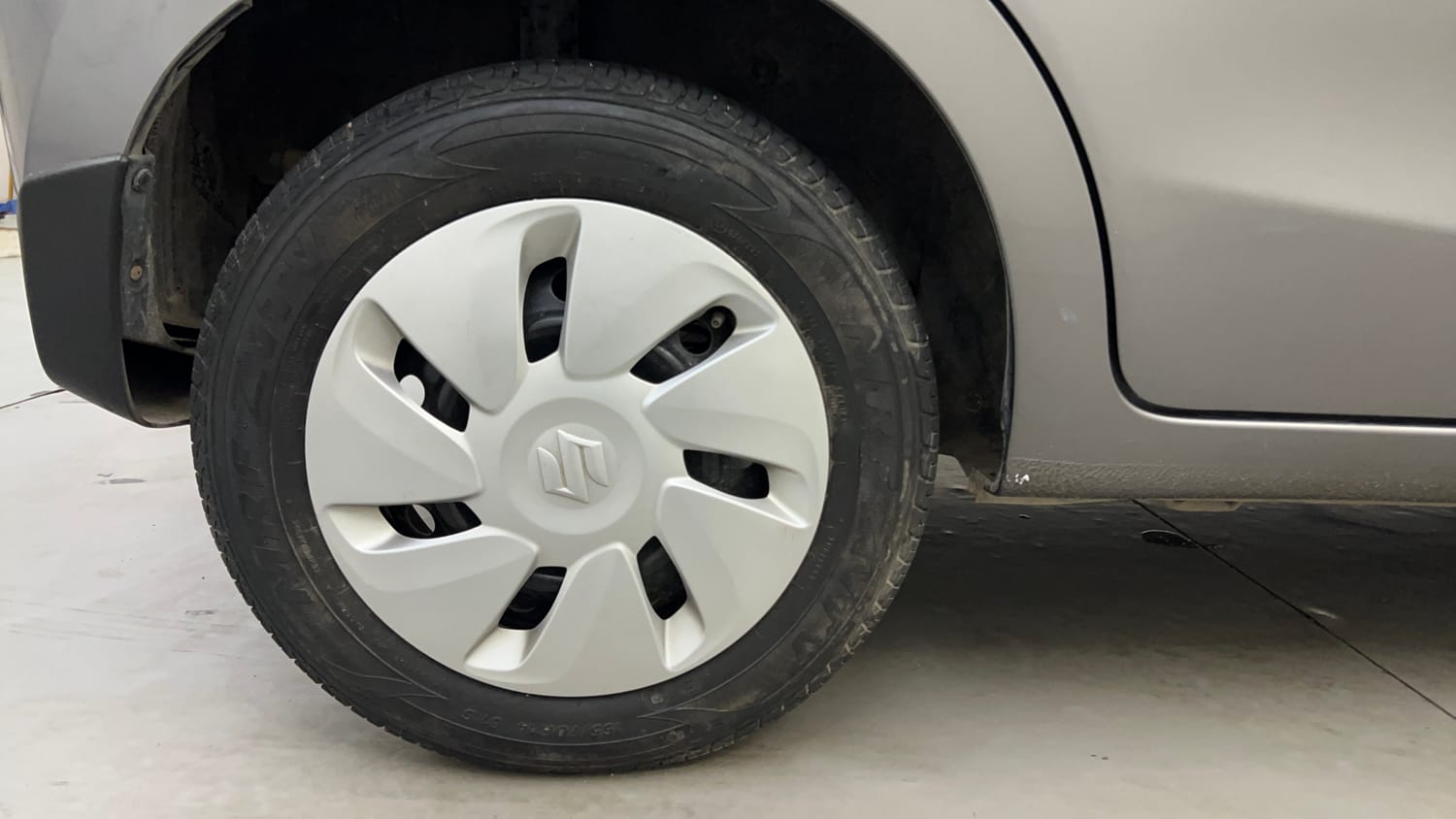 Used 2017 Maruti Suzuki Celerio VXi Petrol Manual tyres RIGHT REAR TYRE RIM VIEW