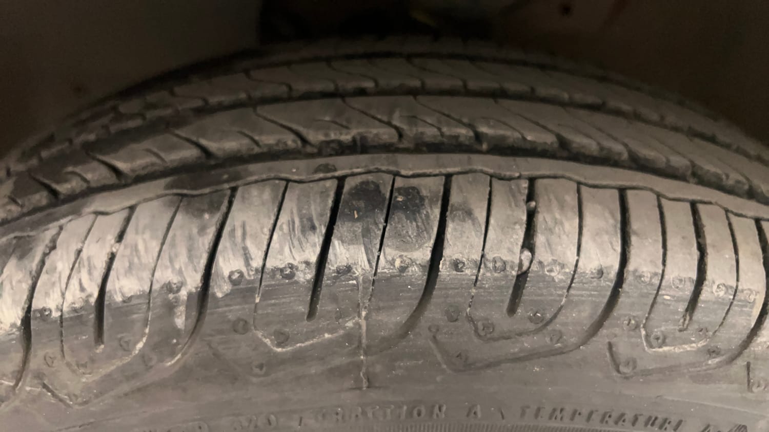 Used 2017 Maruti Suzuki Ignis Alpha MT Petrol Dual Tone Petrol Manual tyres LEFT FRONT TYRE TREAD VIEW