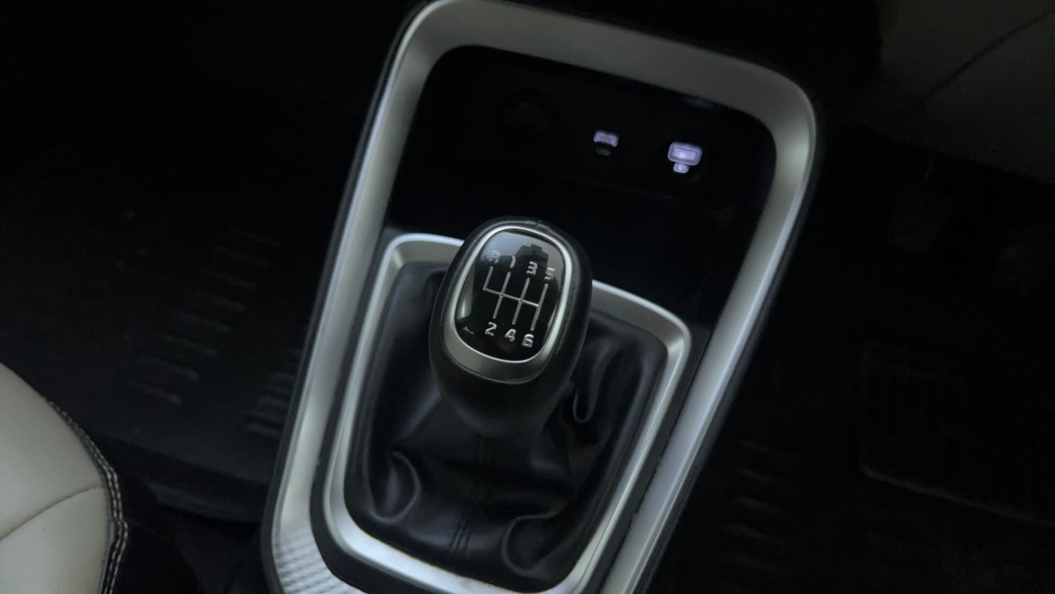 Used 2022 Kia Sonet HTX 1.5 Diesel Manual interior GEAR  KNOB VIEW