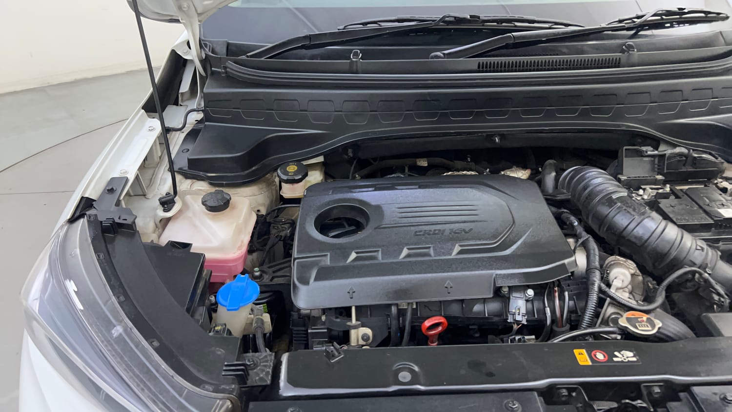 Used 2022 Kia Sonet HTX 1.5 Diesel Manual engine ENGINE RIGHT SIDE HINGE & APRON VIEW