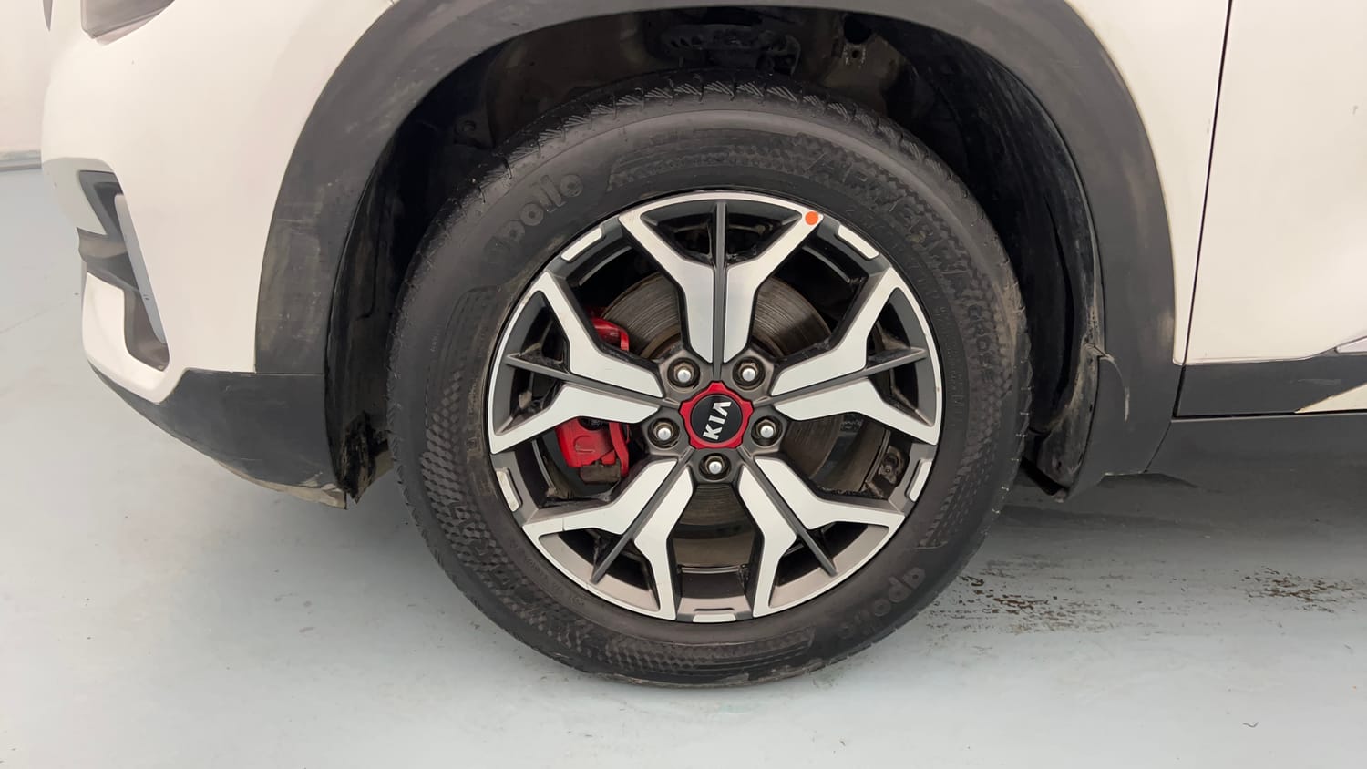 Used 2019 kia Seltos GTX Plus DCT 1.4 Petrol Automatic tyres LEFT FRONT TYRE RIM VIEW