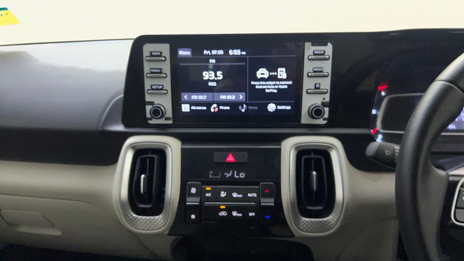 Used 2022 Kia Sonet HTX 1.5 Diesel Manual top_features Integrated (in-dash) music system