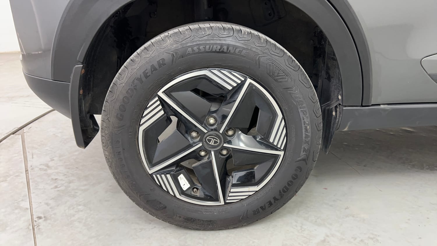 Used 2023 Tata Nexon Fearless Plus S 1.2 Revotron Petrol 6MT DT Petrol Manual tyres RIGHT REAR TYRE RIM VIEW