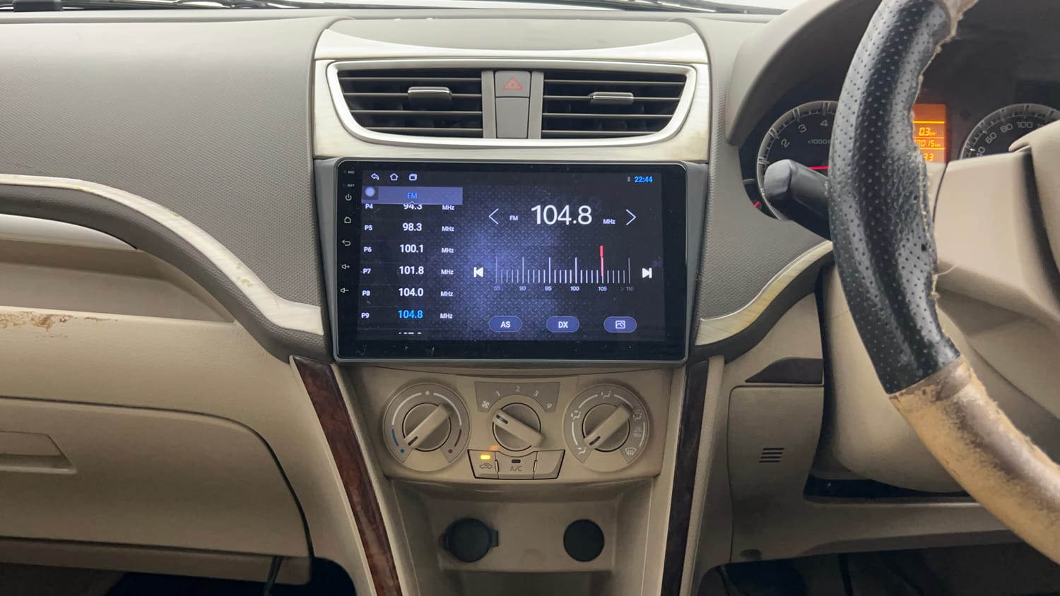 Used 2013 Maruti Suzuki Ertiga Vxi Petrol Manual interior MUSIC SYSTEM & AC CONTROL VIEW