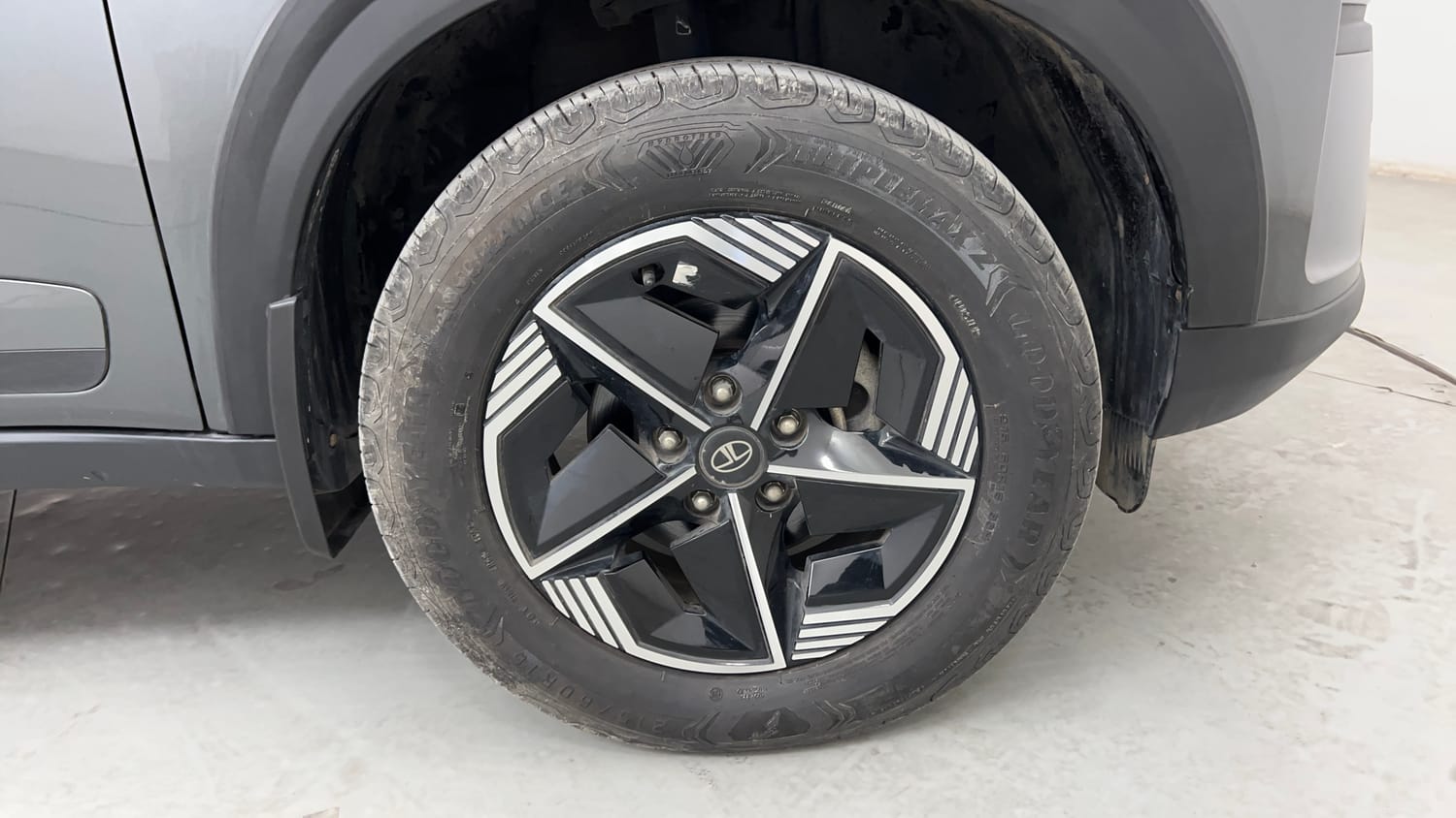 Used 2023 Tata Nexon Fearless Plus S 1.2 Revotron Petrol 6MT DT Petrol Manual tyres RIGHT FRONT TYRE RIM VIEW