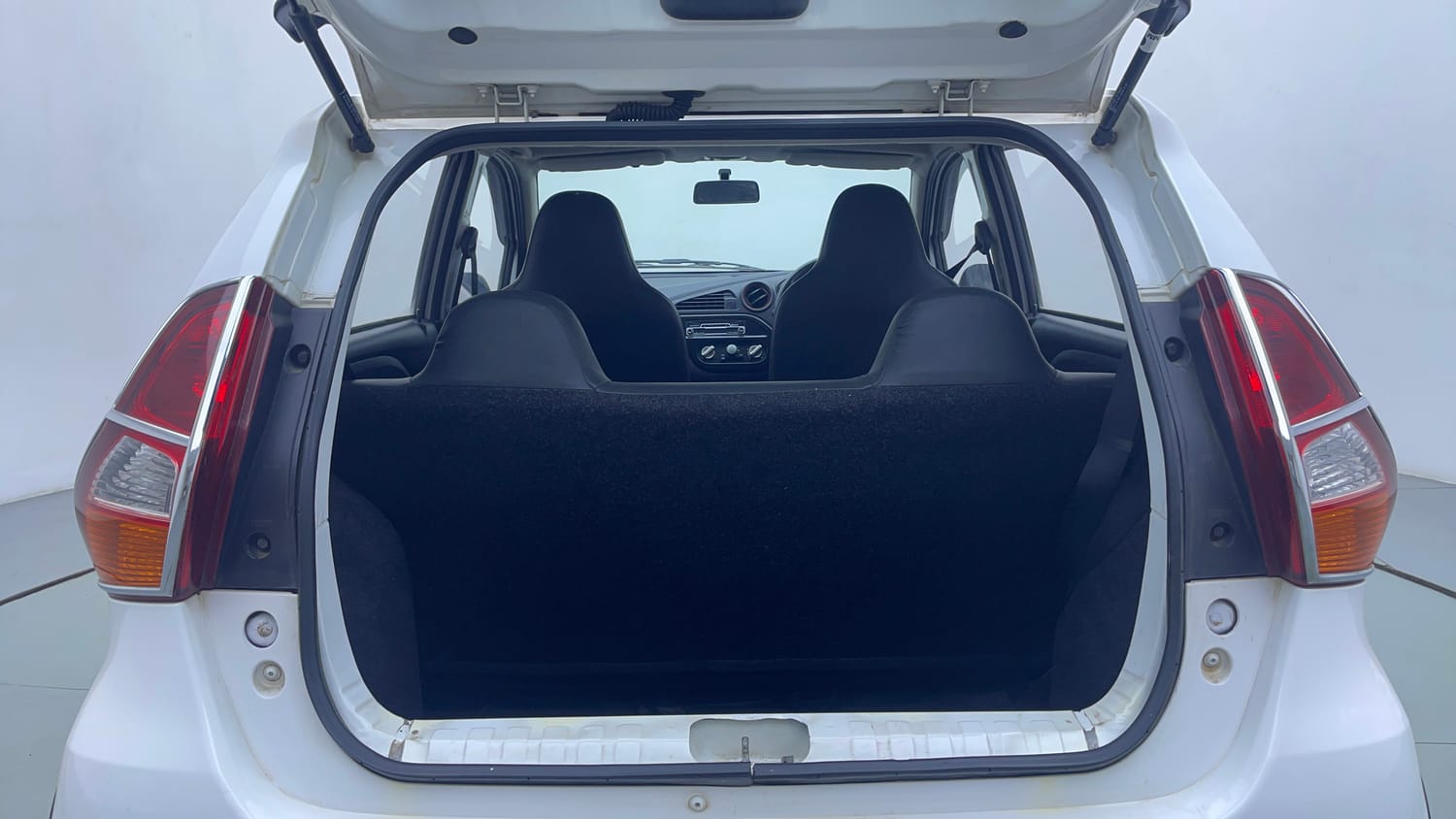 Used 2016 Datsun Redi-GO S Petrol Manual interior DICKY INSIDE VIEW