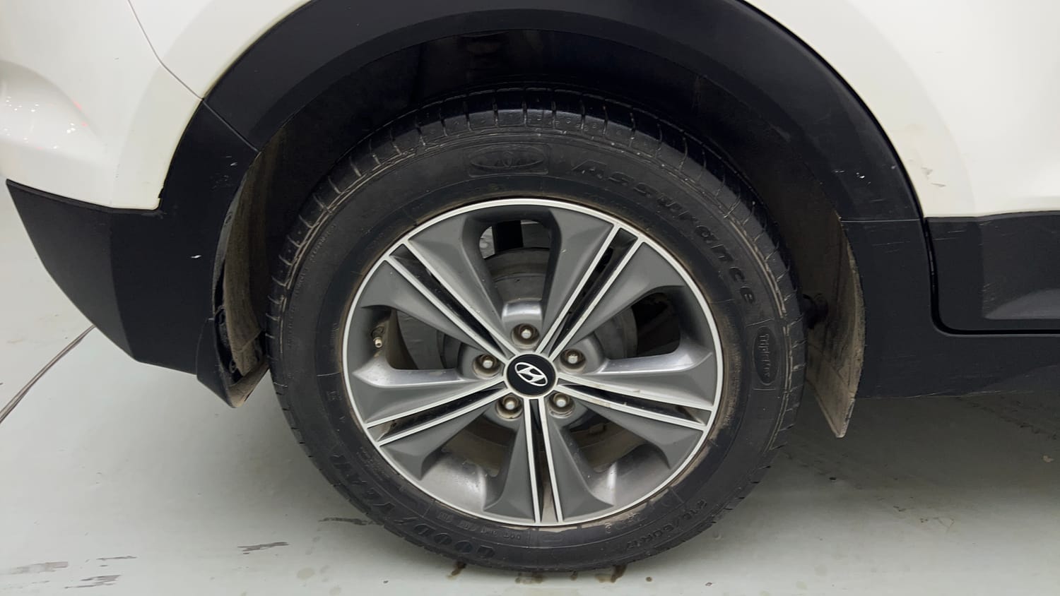 Used 2017 Hyundai Creta SX Plus 1.6 AT CRDI Diesel Automatic tyres RIGHT REAR TYRE RIM VIEW