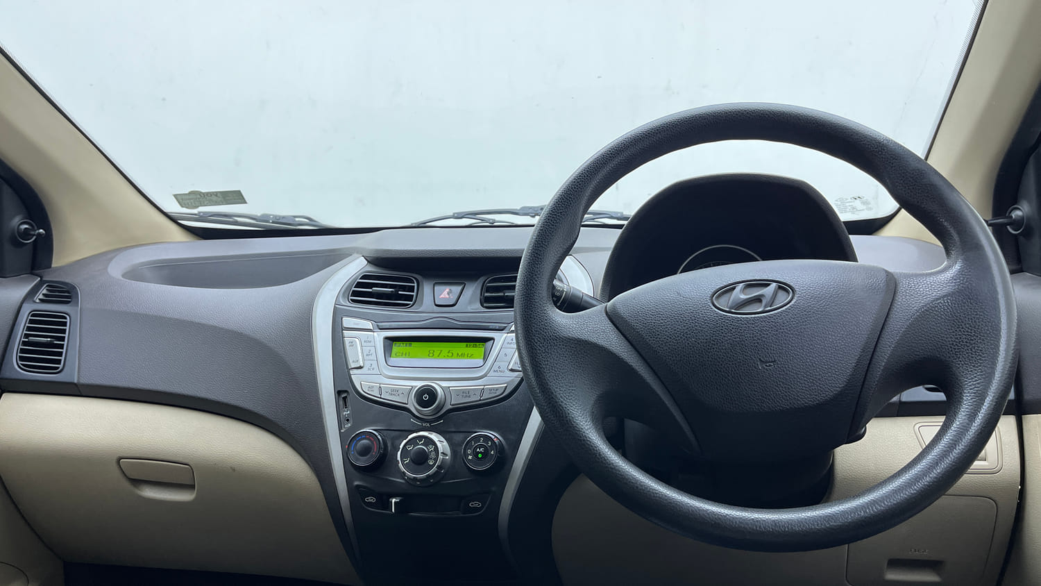 Used 2014 Hyundai Eon Magna Petrol Manual interior DASHBOARD VIEW