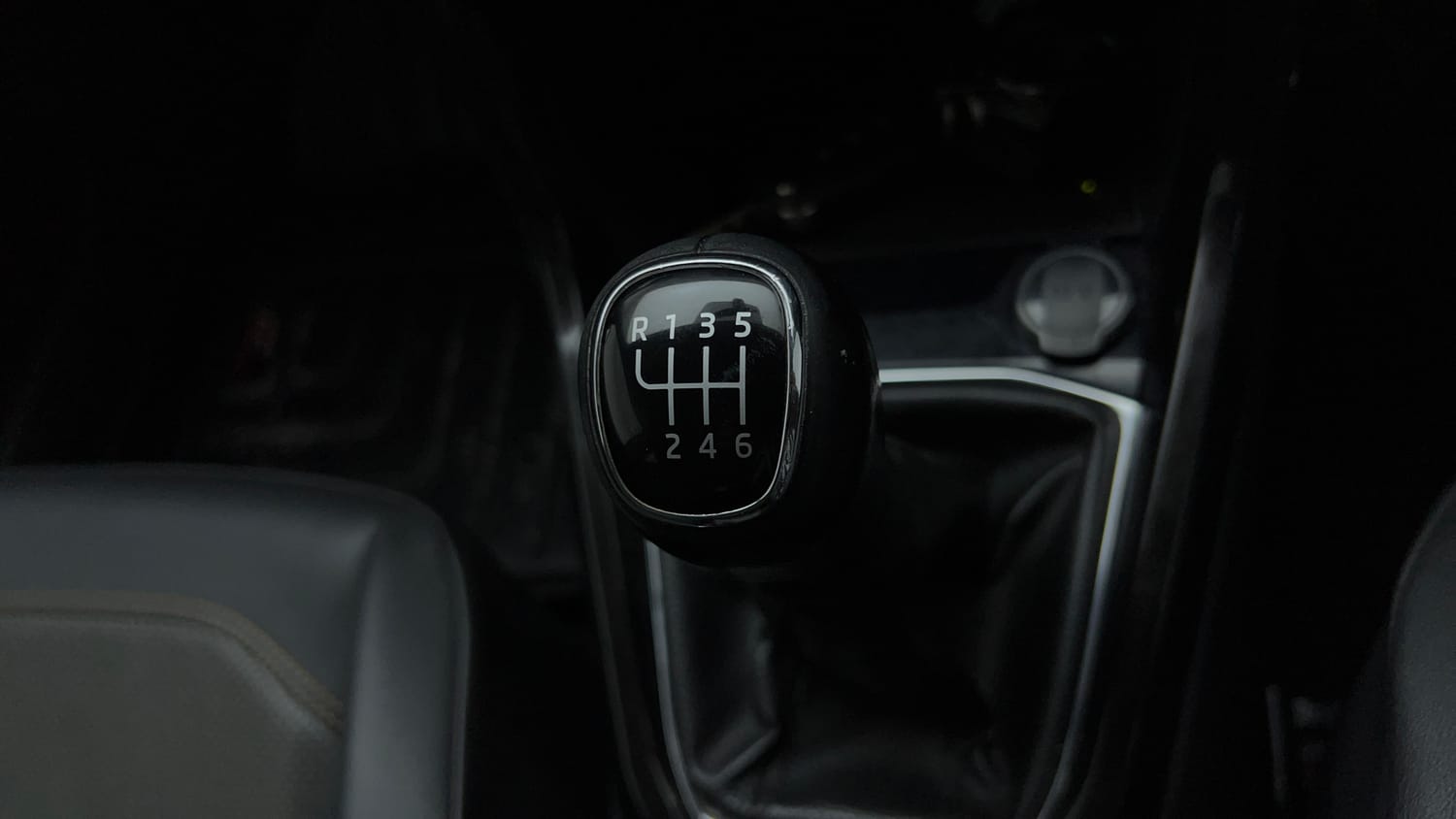 Used 2023 Skoda Kushaq Style 1.5L TSI MT Petrol Manual interior GEAR  KNOB VIEW