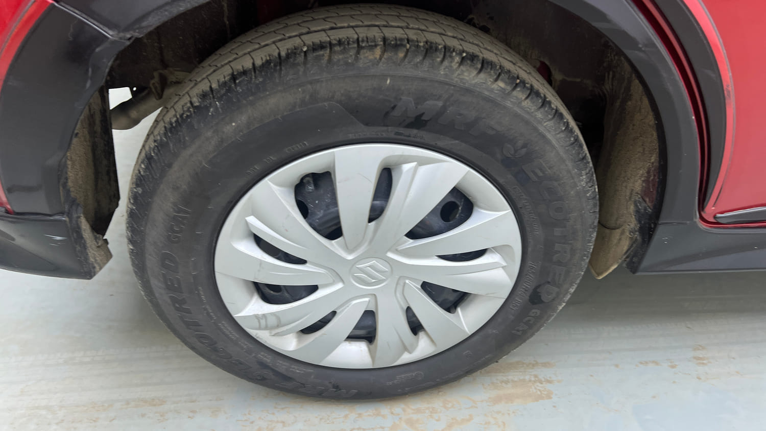 Used 2024 Maruti Suzuki Swift VXi Petrol Manual tyres RIGHT REAR TYRE RIM VIEW