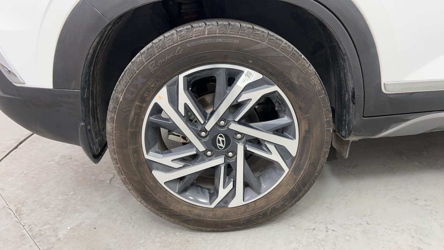 Used 2024 Hyundai Creta 1.5 MPi Petrol IVT SX(O) Petrol Automatic tyres RIGHT REAR TYRE RIM VIEW