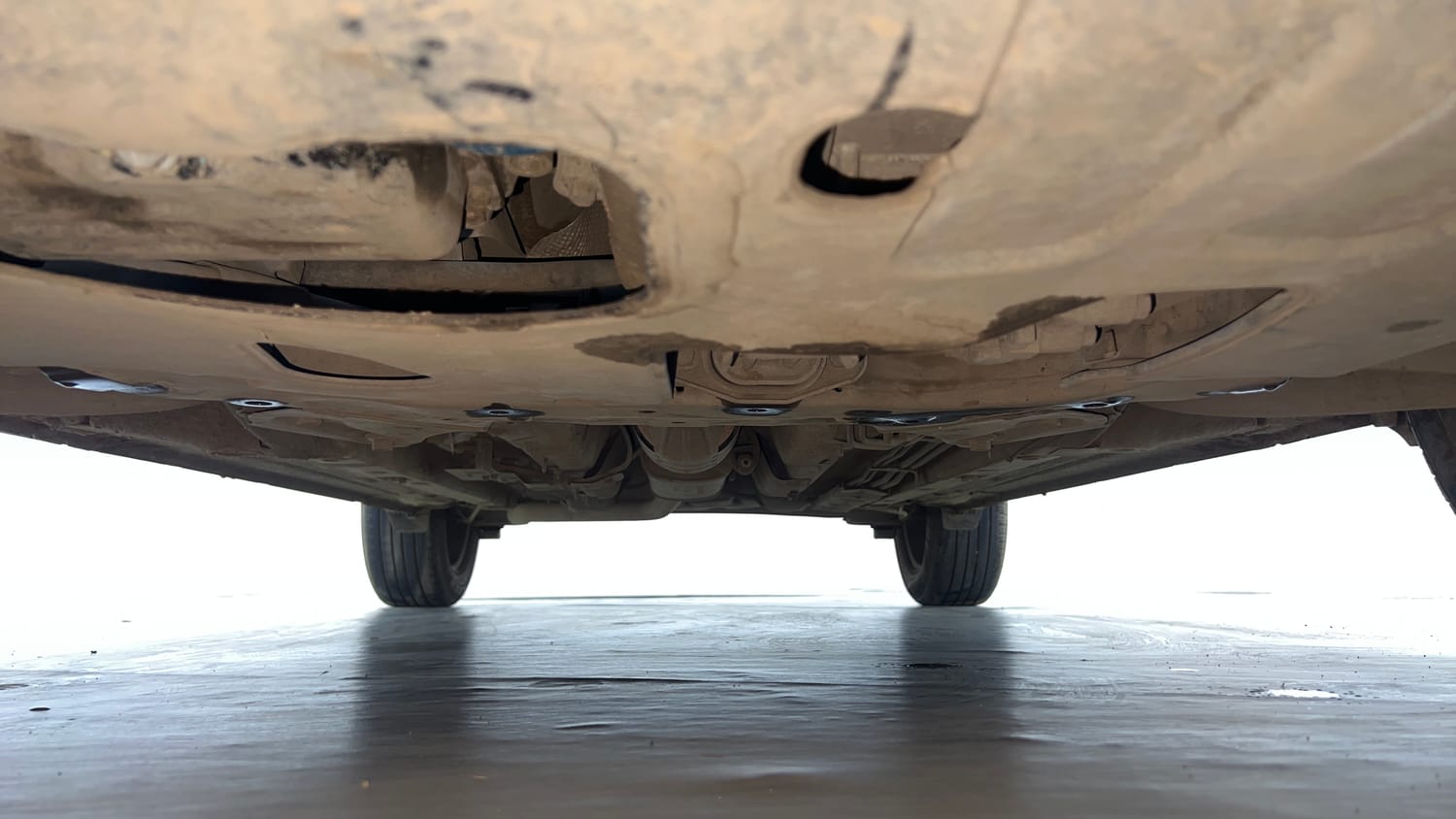Used 2024 Hyundai Venue S (O) 1.0 Turbo DCT Petrol Automatic extra FRONT LEFT UNDERBODY VIEW
