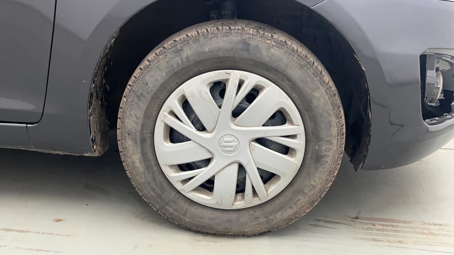 Used 2016 Maruti Suzuki Swift VXi Petrol Manual tyres RIGHT FRONT TYRE RIM VIEW