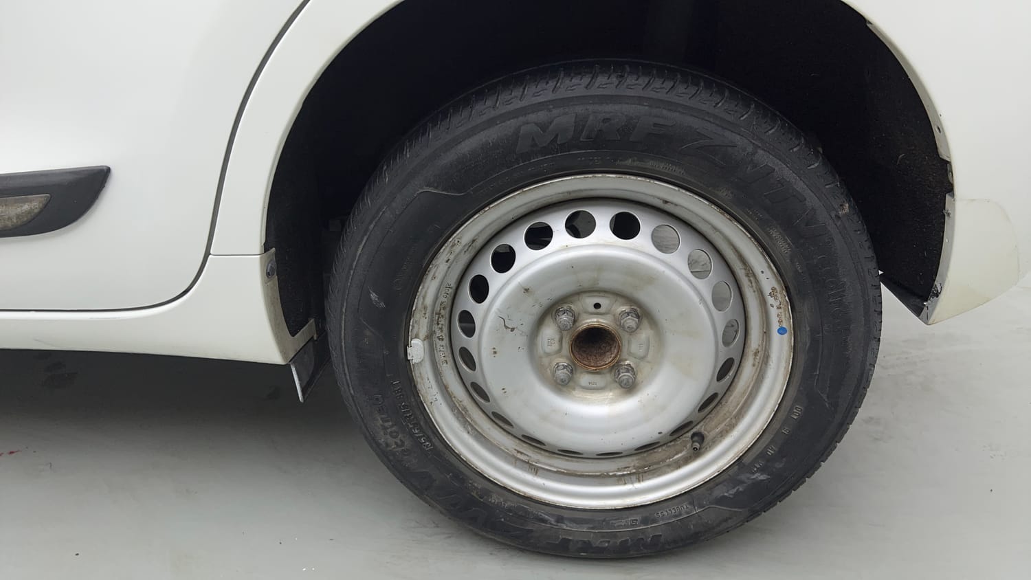 Used 2021 Maruti Suzuki Baleno Sigma Petrol Manual tyres LEFT REAR TYRE RIM VIEW