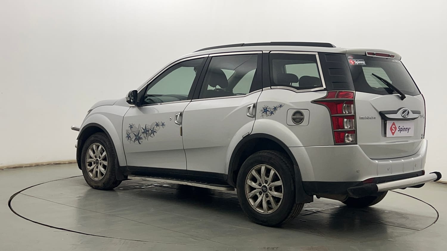 Used 2017 Mahindra XUV500 W10 AT Black Interiors Diesel Automatic exterior LEFT REAR CORNER VIEW