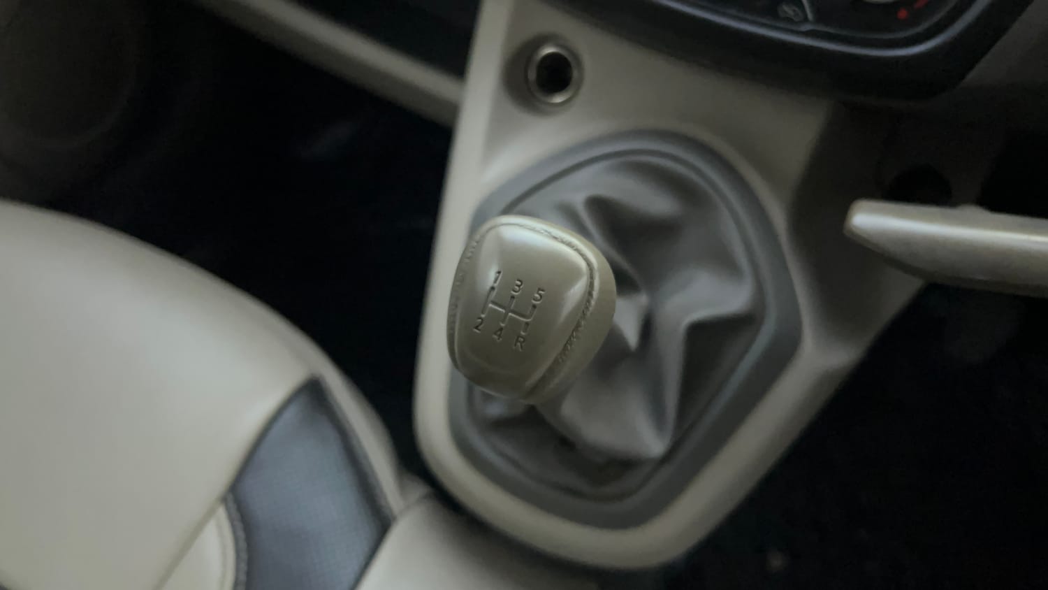 Used 2016 Datsun GO A Petrol Manual interior GEAR  KNOB VIEW