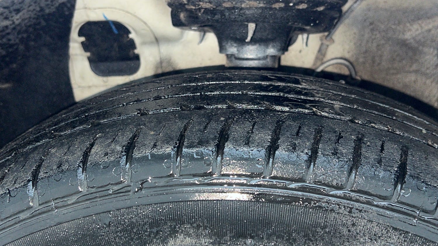Used 2019 Hyundai Elite i20 Asta 1.2 (O) Petrol Manual tyres LEFT FRONT TYRE TREAD VIEW