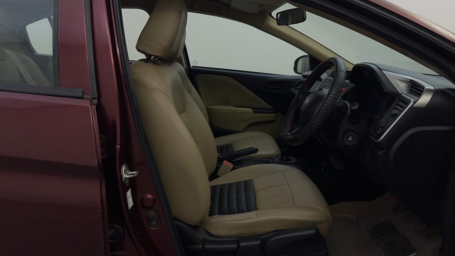 Used 2015 Honda City S Diesel Diesel Manual interior RIGHT SIDE FRONT DOOR CABIN VIEW