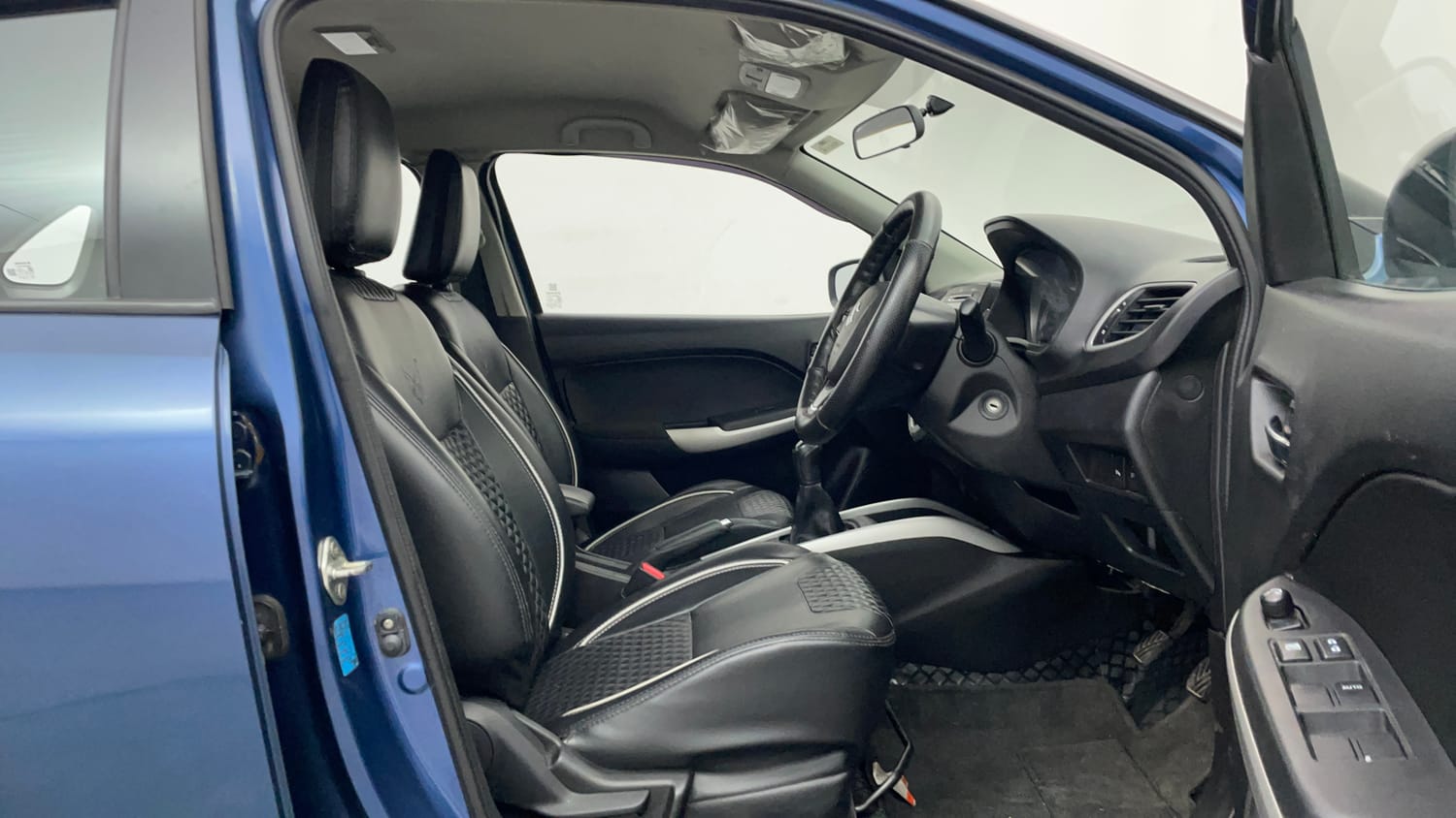 Used 2017 Maruti Suzuki Baleno Delta 1.2 Petrol Manual interior RIGHT SIDE FRONT DOOR CABIN VIEW