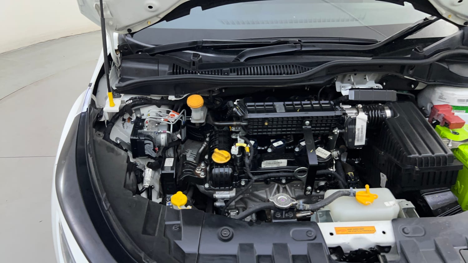 Used 2024 Tata Altroz XZA Plus (S) Petrol Automatic engine ENGINE RIGHT SIDE HINGE & APRON VIEW