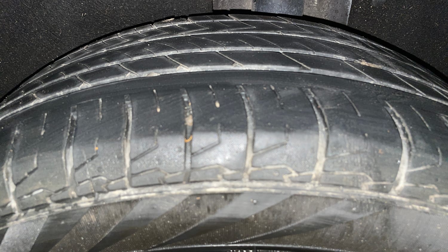 Used 2023 Hyundai Alcazar Prestige 7 STR 1.5 Diesel Diesel Manual tyres LEFT REAR TYRE TREAD VIEW