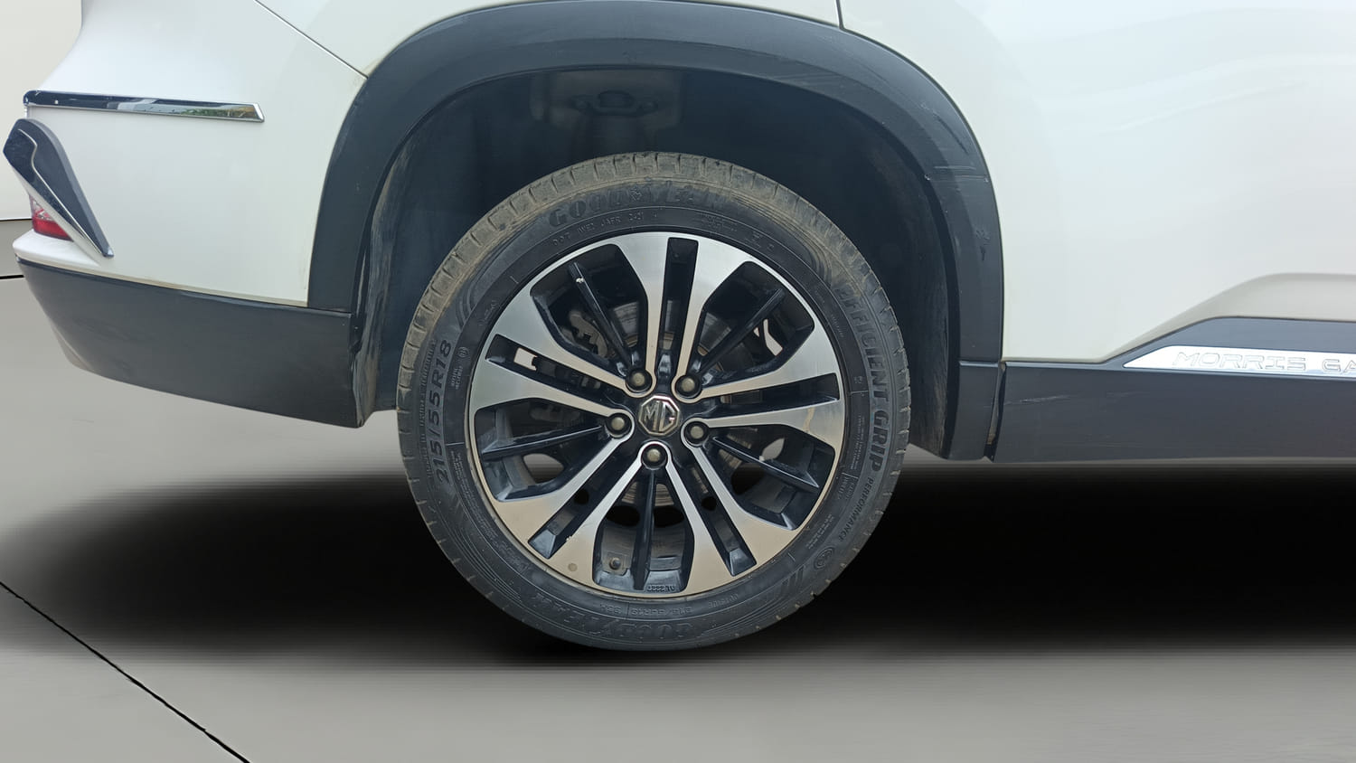Used 2021 MG Motors Hector Plus Sharp 1.5 Petrol Turbo CVT 6-STR Petrol Automatic tyres RIGHT REAR TYRE RIM VIEW