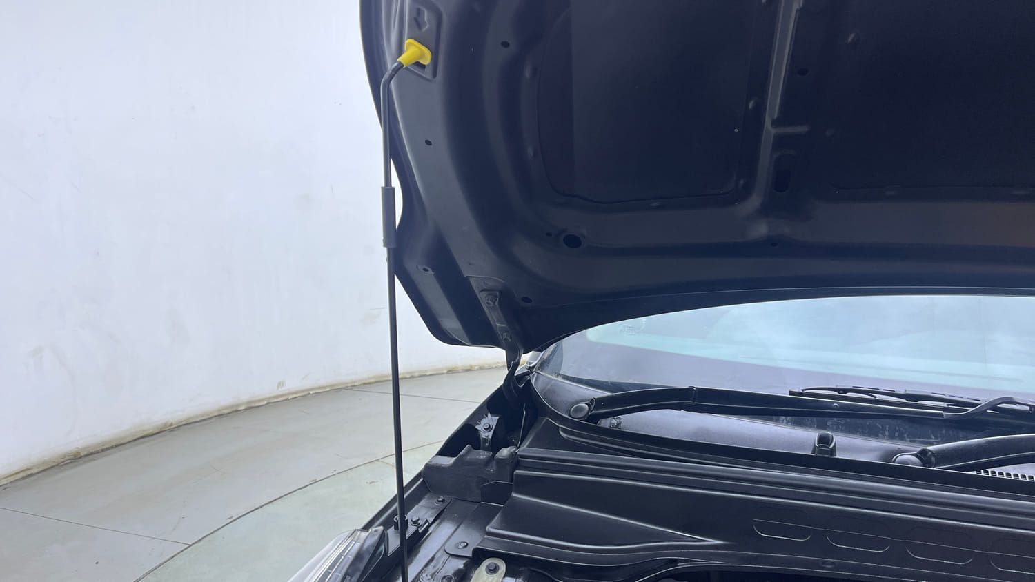 Used 2019 Hyundai Creta SX 1.6 AT CRDi Diesel Automatic engine ENGINE RIGHT SIDE HINGE & APRON VIEW
